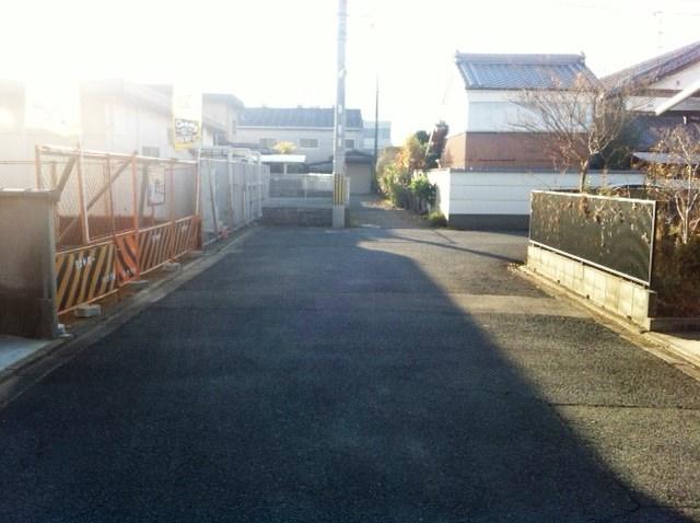 Local photos, including front road. Local (12 May 2013) Shooting