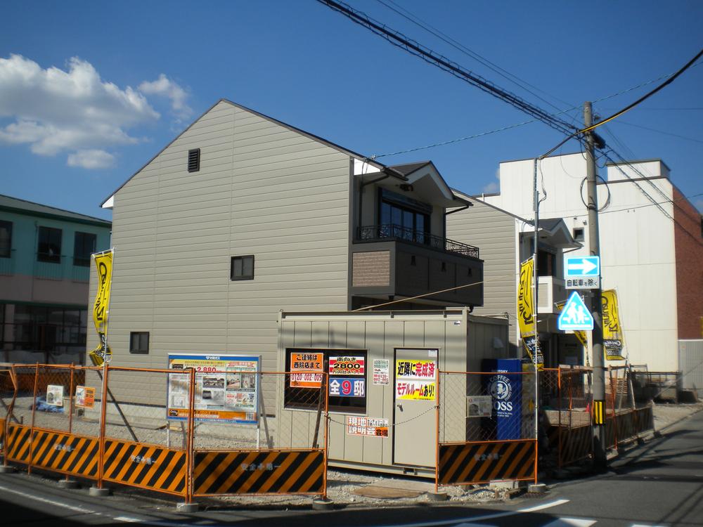 Local appearance photo. Local (August 2012) shooting