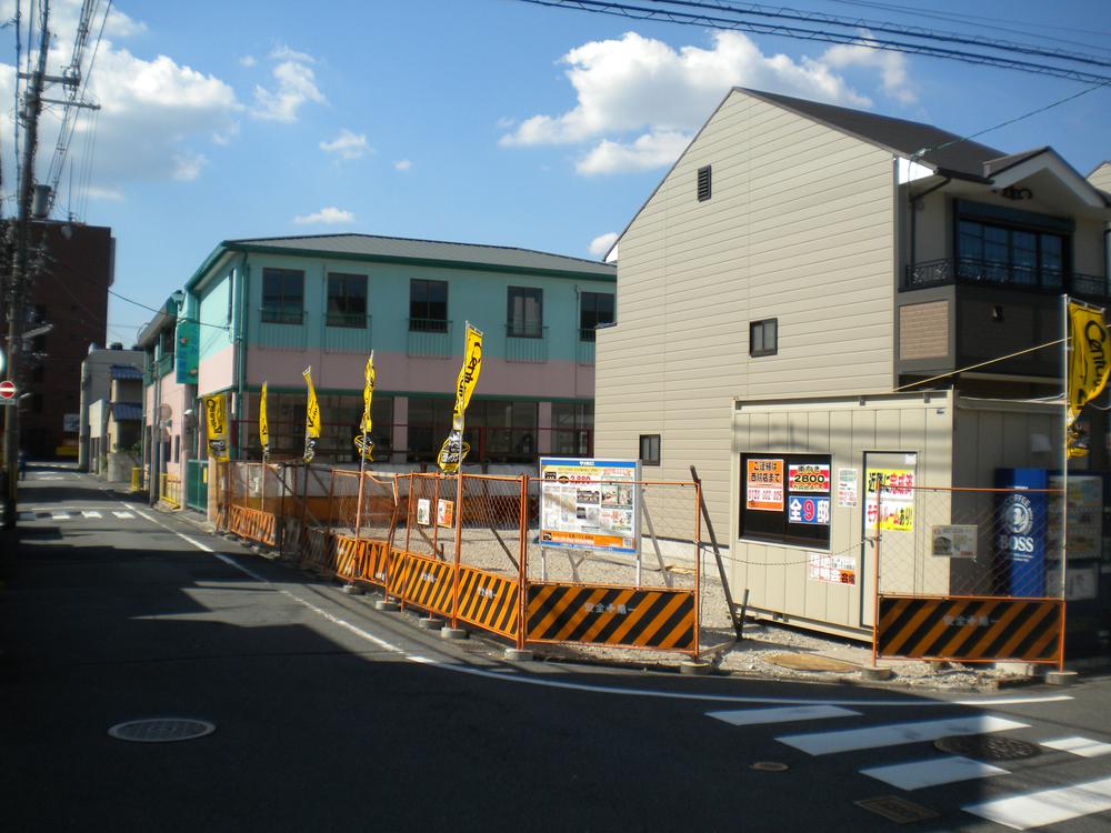 Local photos, including front road. Local (August 2012) shooting