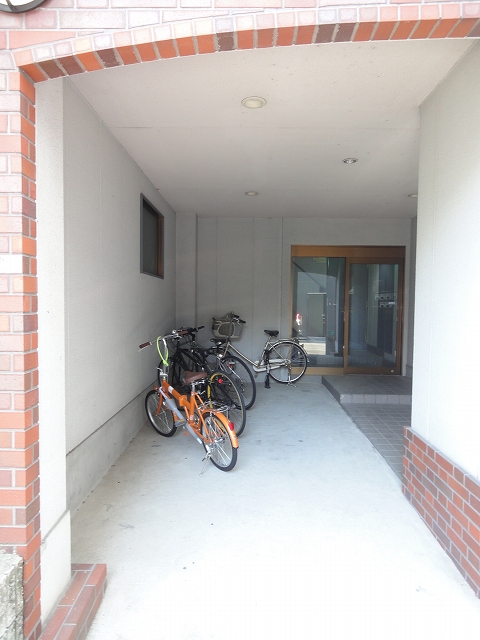 Other common areas. Bicycle-parking space.