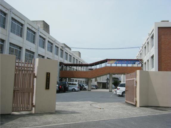 Junior high school. 1295m up to Kyoto Tatsuraku Minami Junior High School