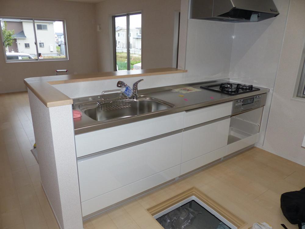 Kitchen. Same specifications photo (kitchen) Water purifier integrated system Kitchen!  Glad slide housed a large number! 