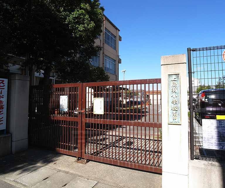 Primary school. Kamitoba up to elementary school (elementary school) 850m