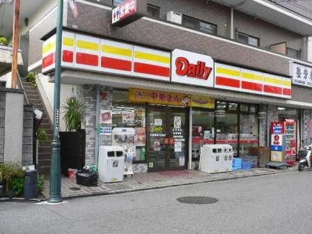 Convenience store. 681m until the Daily Yamazaki Kuze shop