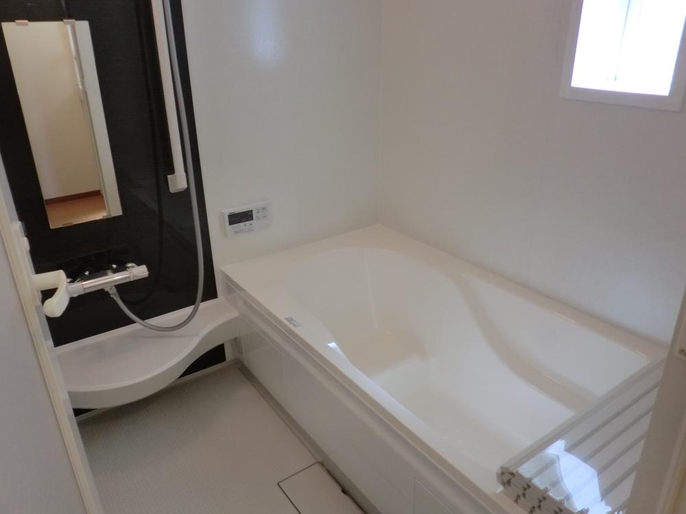 Bathroom. Sitz bath type, Bathroom with heater