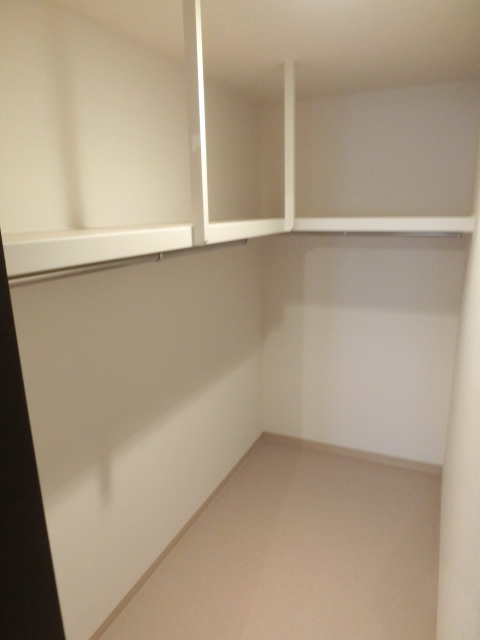 Receipt. Spacious walk-in closet