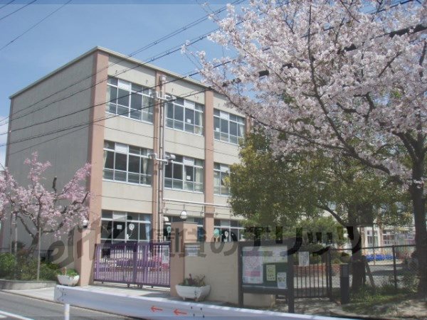 Primary school. 120m to Suzaku eighth elementary school (elementary school)