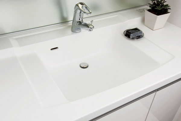 Bathing-wash room.  [Basin counter with a wet space] As put wet things, Since the stepped wet space is provided inside the bowl, You keep the counter clean (same specifications)