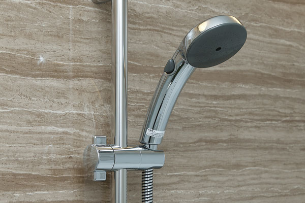 Bathing-wash room.  [Slide bar shower] And you can stop water at hand, Height and angle have been adopted slide bar with a shower that can be freely adjusted (same specifications)