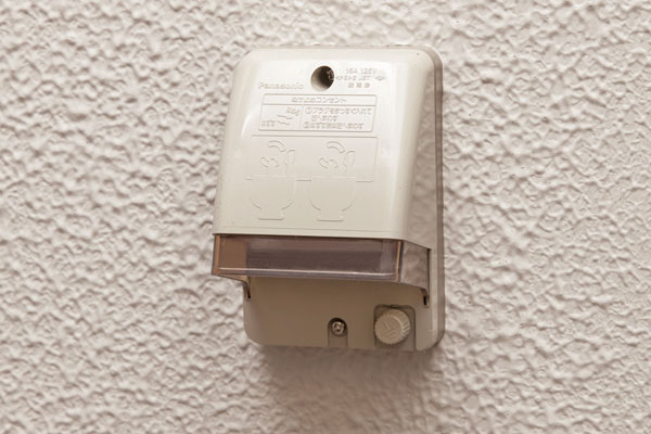 balcony ・ terrace ・ Private garden.  [Rainproof type outlet] Installation convenient rainproof type outlet on the balcony. Electrical equipment are available, such as lighting (same specifications)