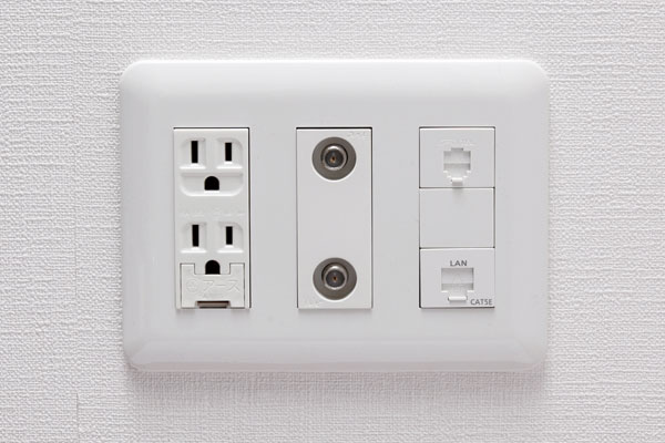Other.  [Multi-media outlet] Outlet, Telephone outlet, TV outlet, Aggregated LAN outlet. You can use the personal computer and telephone in each room (same specifications)