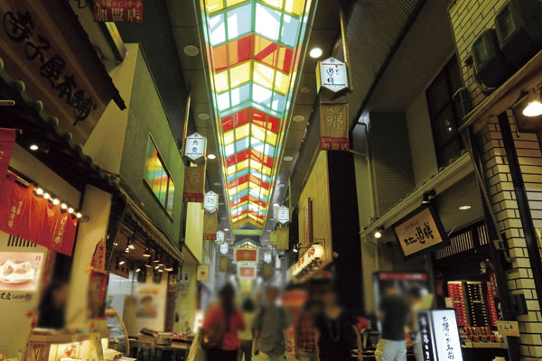 Surrounding environment. Nishiki Market (walk 11 minutes ・ About 810m)