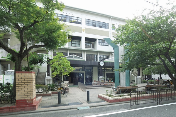 Municipal Imperial Palace Minami Elementary School (7 min walk / About 500m)