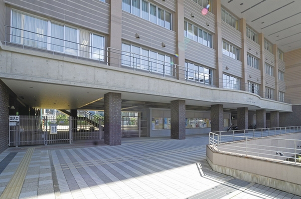 Municipal Kyoto Oike Junior High School (3-minute walk / About 190m)