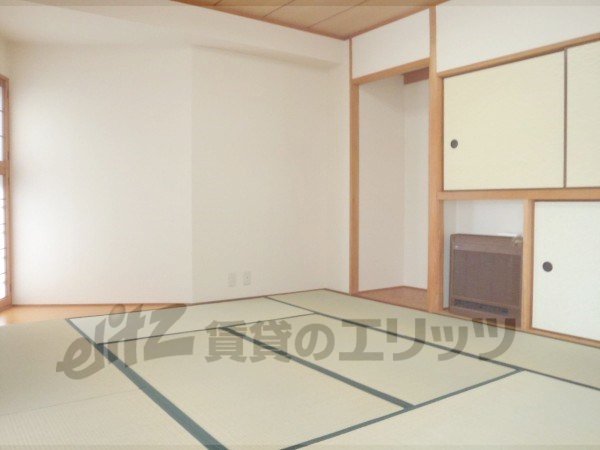 Living and room. It is a photograph of the 402 in Room.