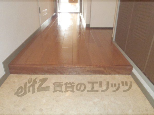 Entrance. It is a photograph of the 402 in Room.