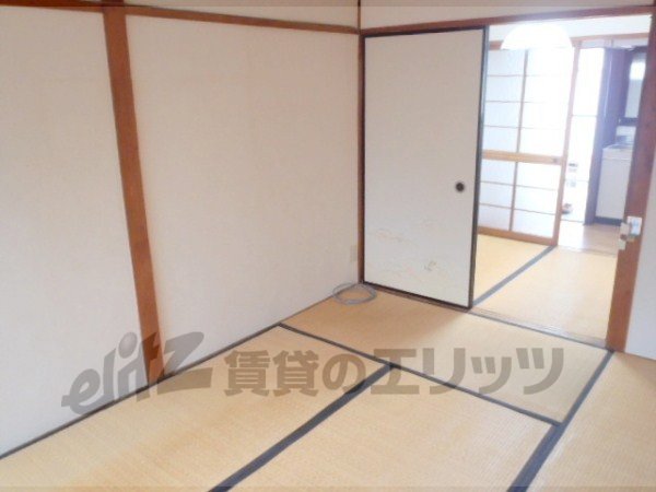 Living and room. It will calm tatami rooms.