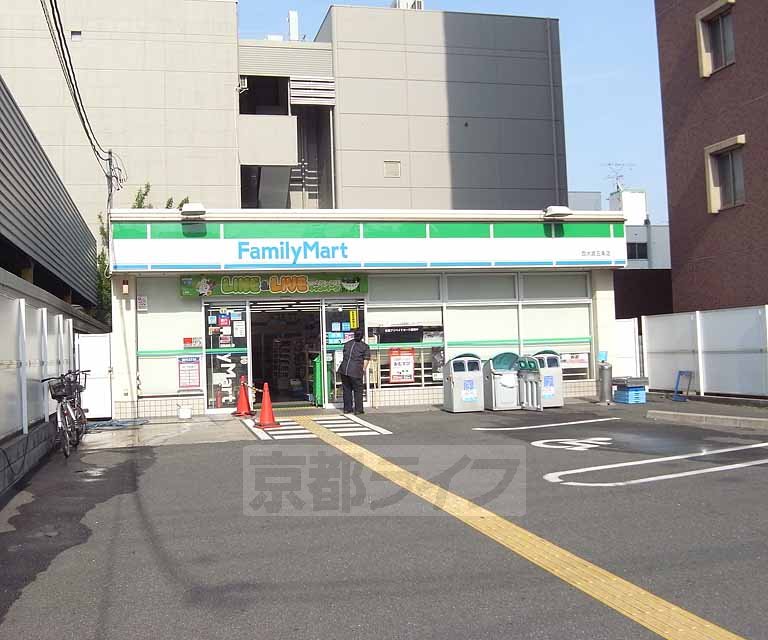Convenience store. FamilyMart Nishioji Gojo store up (convenience store) 201m