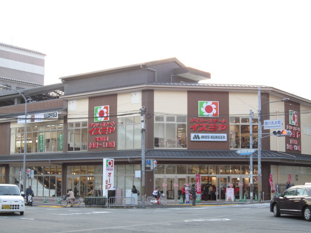 Shopping centre. Izumiya until the (shopping center) 140m