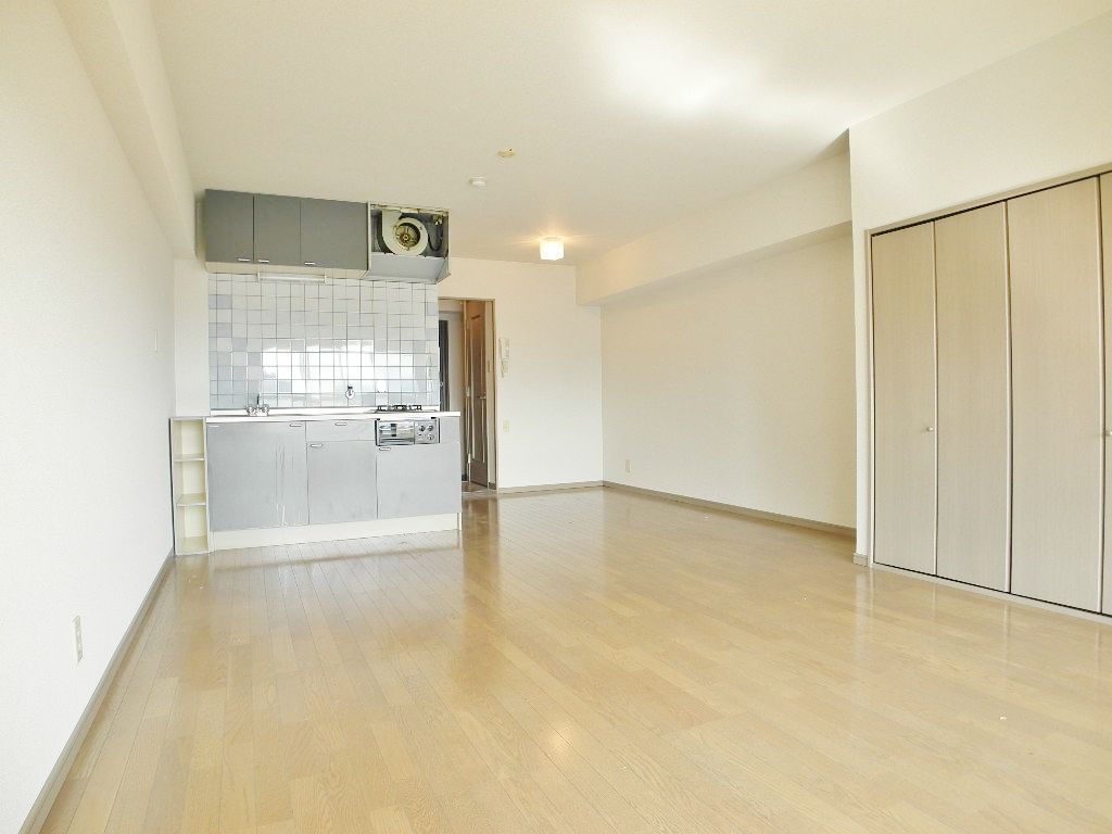 Living and room. Leave it if Kyoto rent "House Network" ☆