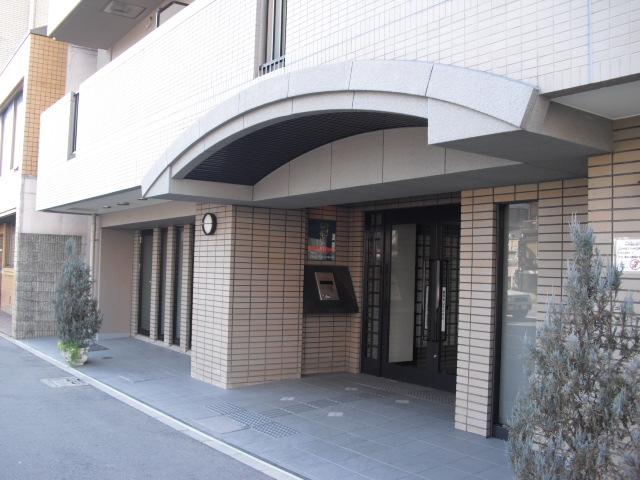 Entrance. Common areas