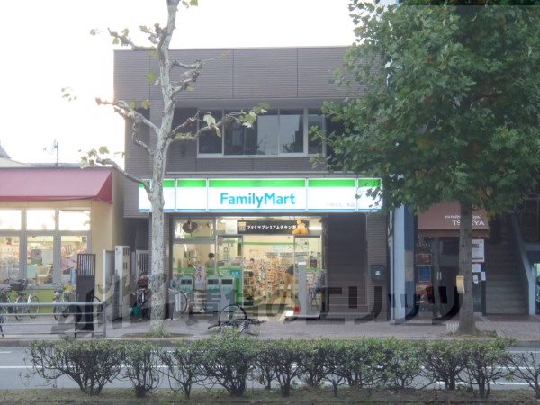 Convenience store. FamilyMart in virtue Karasuma Article 250m up (convenience store)