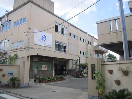 Junior high school. Nishinokyo about until junior high school 940m
