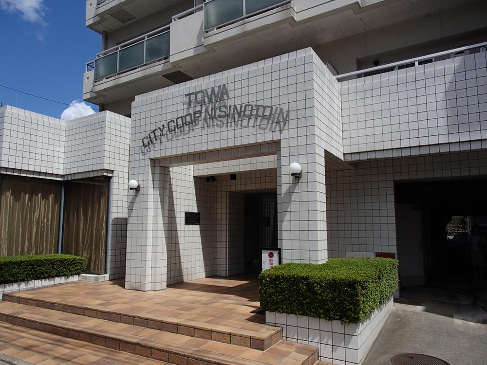 Entrance. Common areas