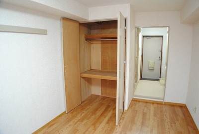 Living and room. Enter things a lot because even comes with firm storage.