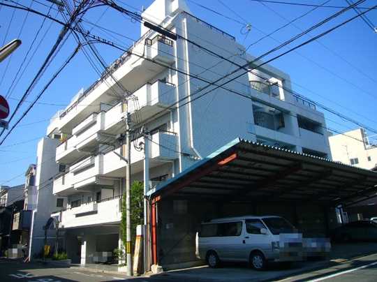 Local appearance photo. Is a 7-minute walk from the subway station Marutamachi.  [Exterior Photos]