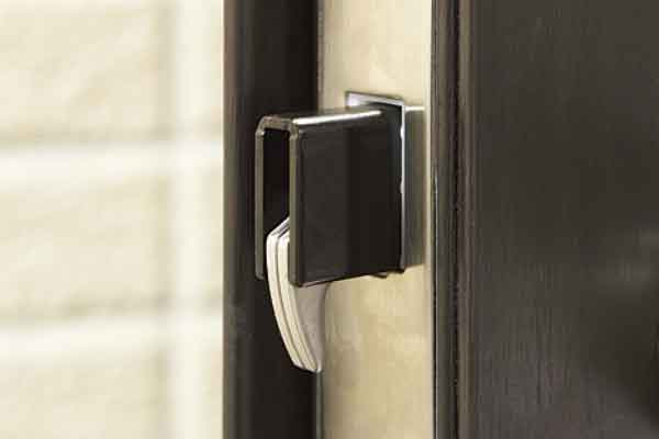 Security.  [Sickle-type deadbolt] Sickle-type deadbolt has been adopted to prevent unauthorized intrusion by pry (same specifications)