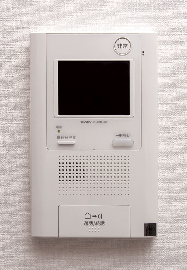 Security.  [Hands-free formula security intercom with color monitor (base unit)] Intercom convenient hands-free expression that can check the visitor by the color monitor. Such as the handset can only call press the no button, It is also useful in between household chores (same specifications)