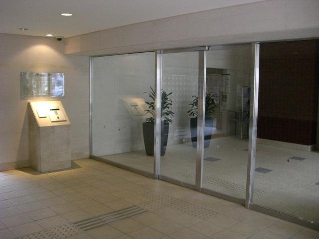 Entrance. Common areas