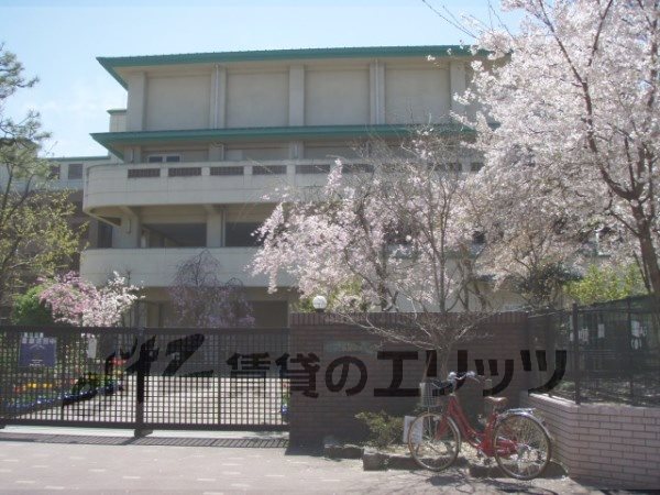 Primary school. Suzaku third to elementary school (elementary school) 530m