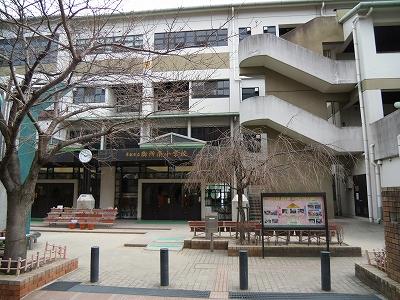 Primary school. Imperial Palace 1400m south to elementary school (elementary school)