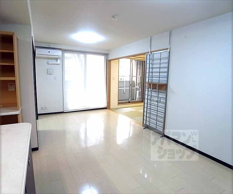 Living and room. Spacious LDK.