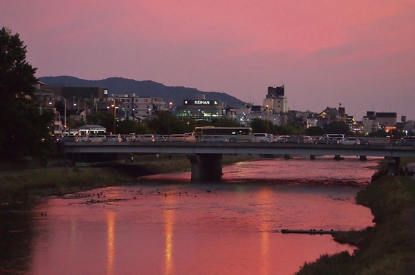 Kamo River / 9-minute walk (about 690m) despite the fact that the position in the city center of Kyoto, Is an environment encompassing a sense of security to sincerely hot