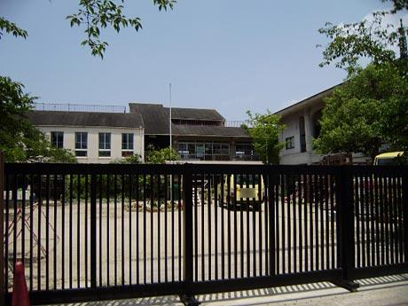 kindergarten ・ Nursery. 550m to Guangming kindergarten