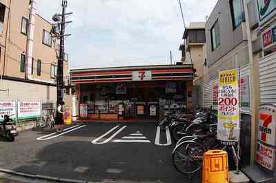 Convenience store. 600m to Seven-Eleven (convenience store)