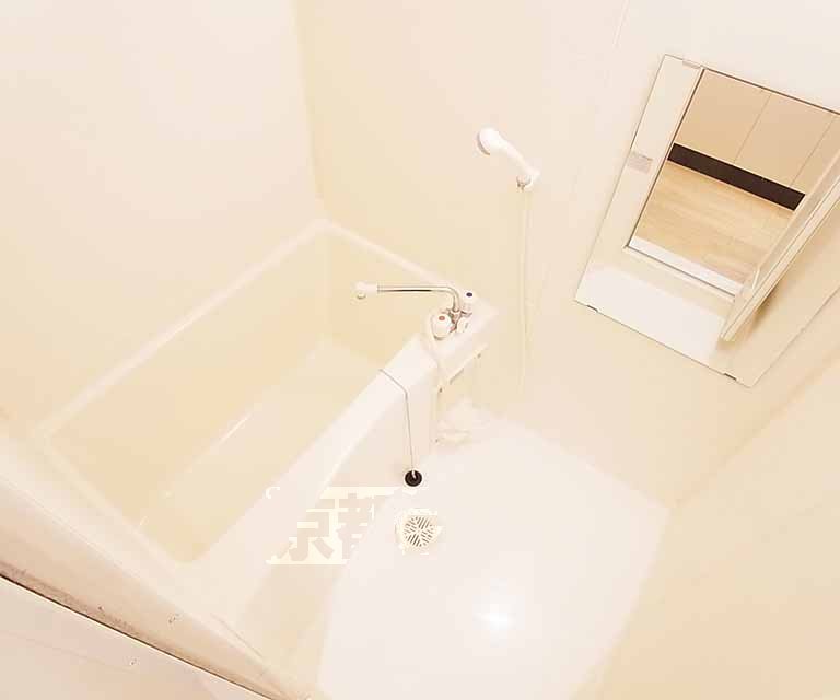 Bath. 605, Room photo diversion