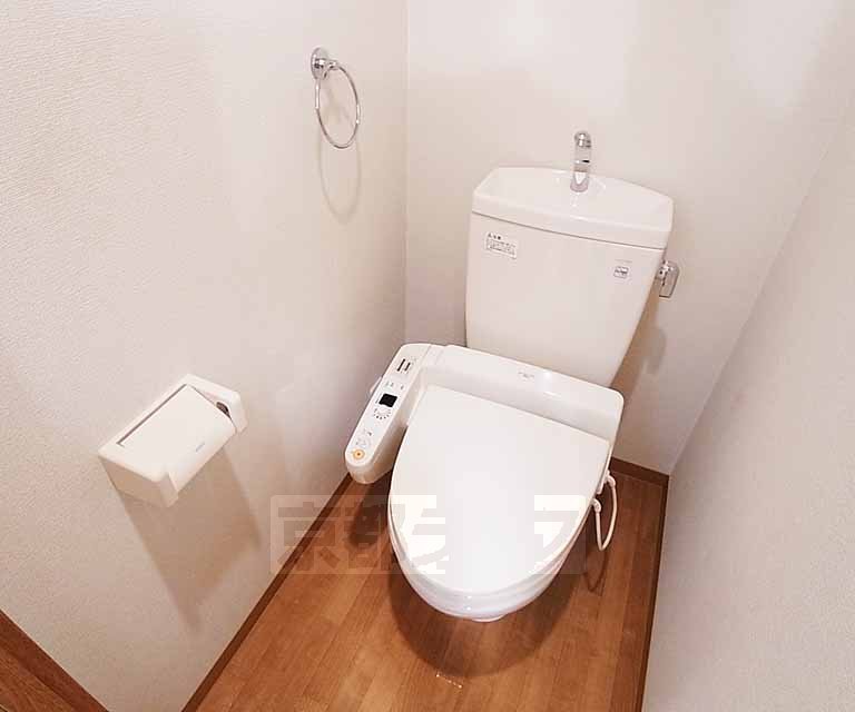 Toilet. 605, Room photo diversion
