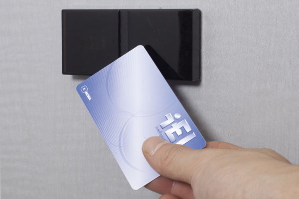 Security.  [Non-contact IC card key system] To the entrance door, Adopt a non-contact IC card key. Press the button of the leader portion of the door outside, By simply holding the card ・ Convenient locking ・ Cancellation can be done (same specifications)