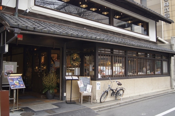 Apartment Higashibora Institute store (a 12-minute walk ・ About 930m). Townhouse cafe taste a certain appearance is eye-catching. pizza, Quiche is also takeaway OK