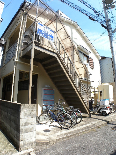 Building appearance. The ・ Very beautiful because of repaint retro apartment outer wall ☆