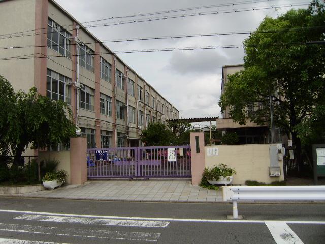 Primary school. Suzaku about until the eighth elementary school 210m