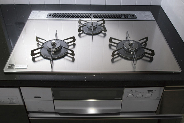 Kitchen.  [Hyper-glass coat gas stove] Beautiful and there is a gloss, Dirt is falling easy to clean and easy three-necked gas stove with grill (same specifications)