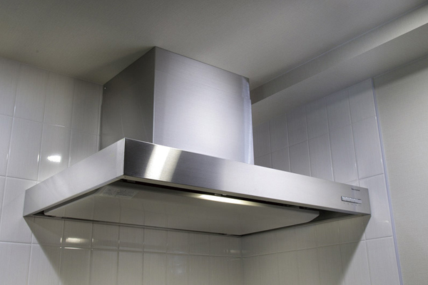 Kitchen.  [Range food] Range hood to direct comfortably the cooking time with excellent exhaust efficiency. It is easy to clean (same specifications)