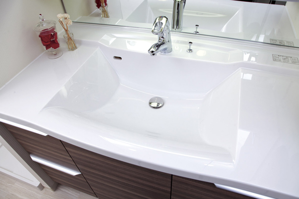Bathing-wash room.  [Bowl-integrated counter] Stylish vanity which is integrally molded a large wash bowl and the counter has been adopted (same specifications)