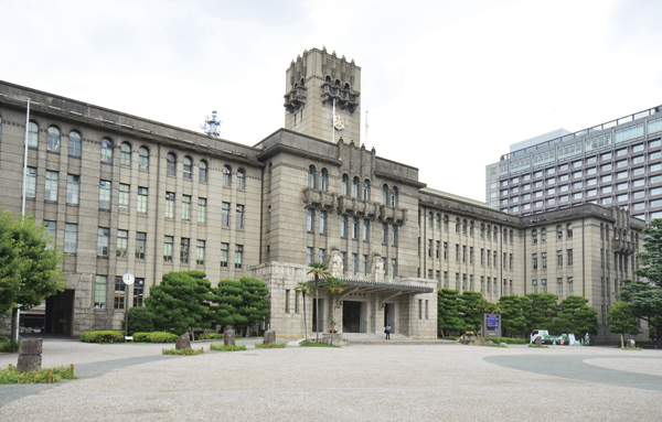 Kyoto City Hall (11 minutes walk) / Useful when there is a city hall and procedures within walking distance