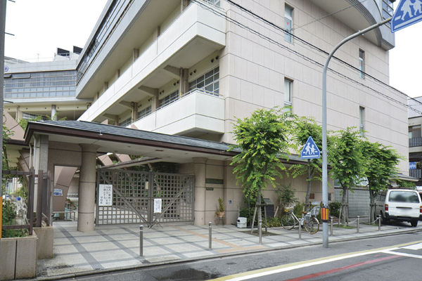 Surrounding environment. Takakura 1-minute walk to elementary school. It is a school of just straight down the Takakura through which the property is facing